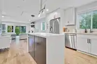 1 1434 EVERALL STREET - thumbnail 5