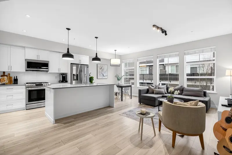 21 8371 202B STREET - photo 3 of 25