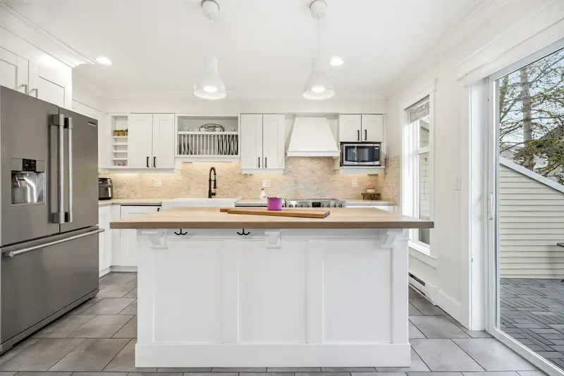 1 6415 197 STREET - photo 4 of 25