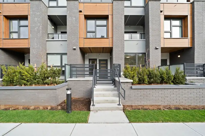 106 15353 17 AVENUE - photo 1 of 21