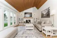 14694 17 AVENUE - thumbnail 1