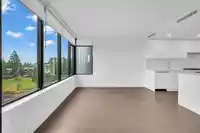 702 1588 JOHNSTON ROAD - thumbnail 20