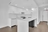 702 1588 JOHNSTON ROAD - thumbnail 9