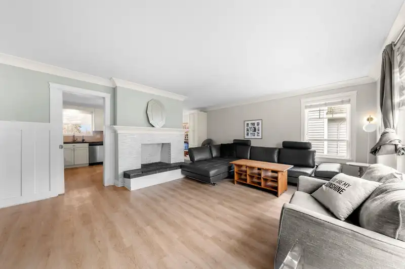 1276 KENT STREET - photo 4 of 40