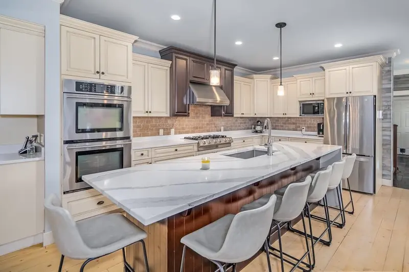 5660 RIVERSIDE STREET - photo 3 of 25