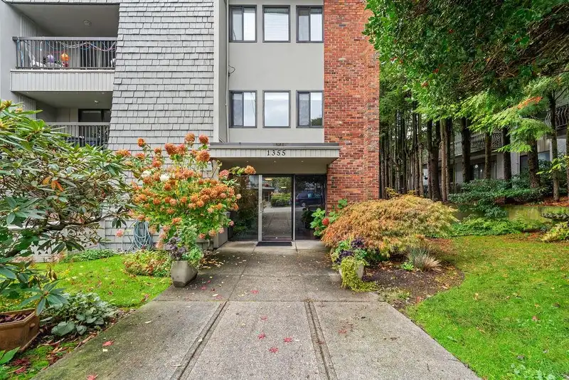 202 1355 FIR STREET - photo 2 of 37