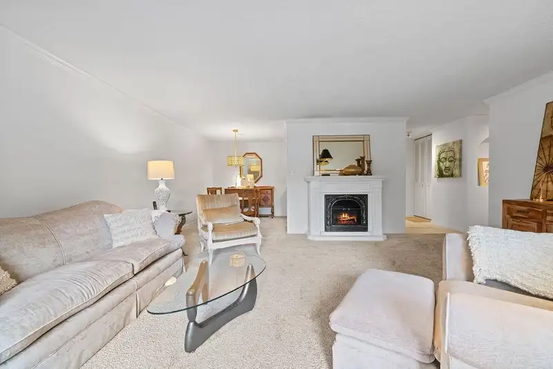 202 1355 FIR STREET - photo 4 of 37