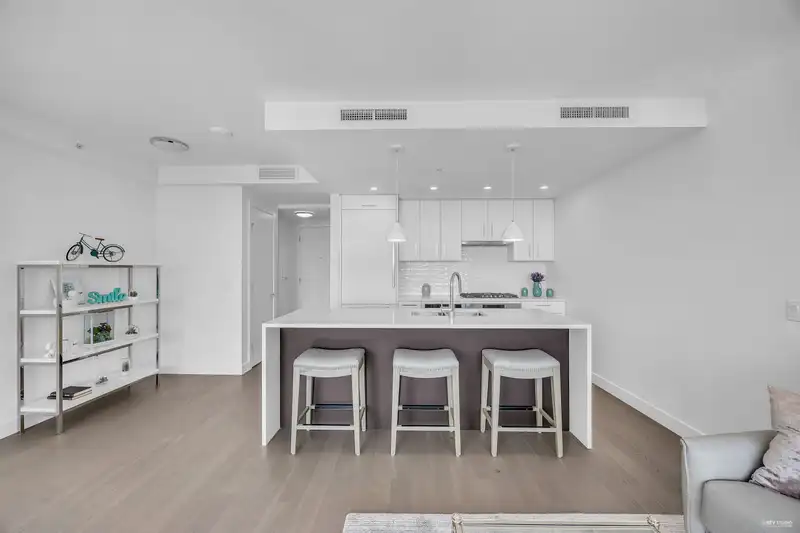 1009 1588 JOHNSTON ROAD - photo 3 of 27