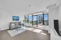 1009 1588 JOHNSTON ROAD - thumbnail 6