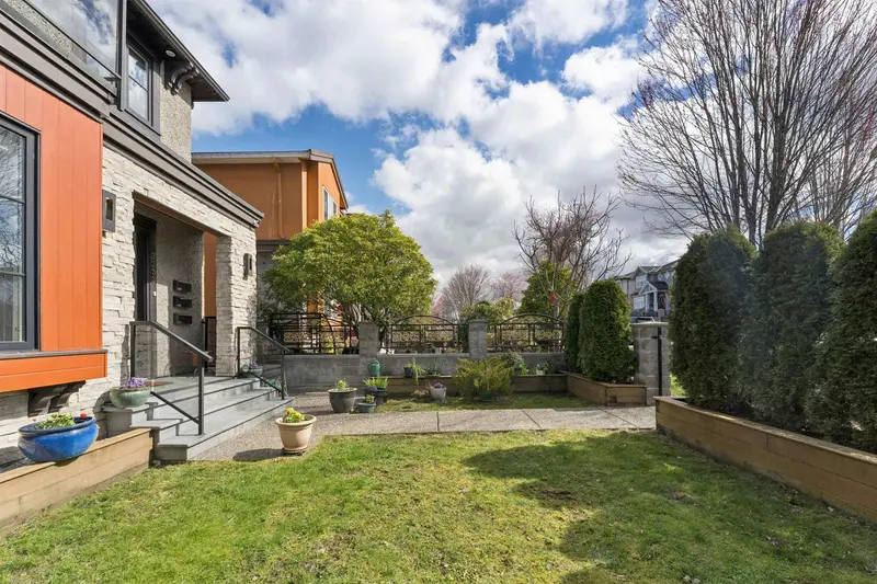 3233 GRANT STREET - photo 3 of 25