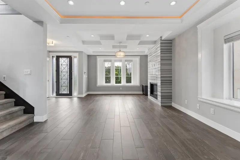 3233 GRANT STREET - photo 4 of 25