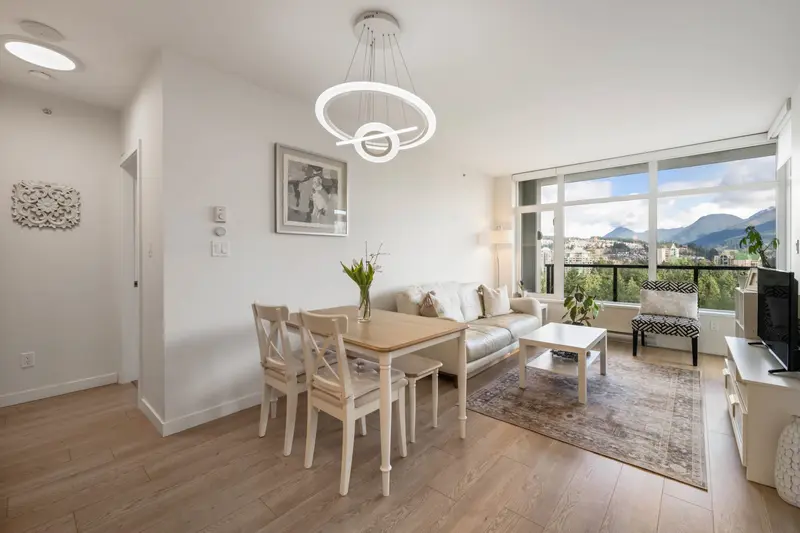 2601 3080 LINCOLN AVENUE - photo 3 of 25