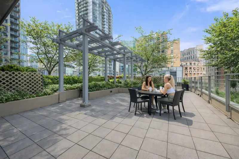 808 888 HOMER STREET - photo 3 of 10