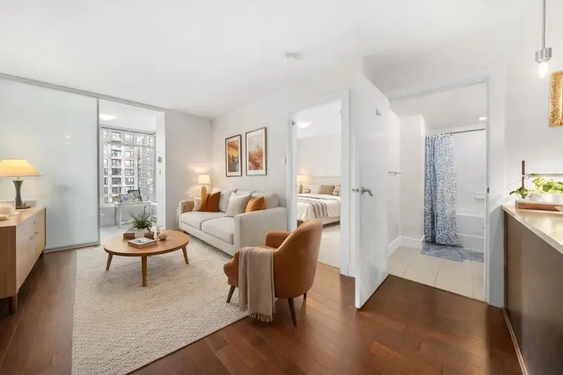 808 888 HOMER STREET - photo 4 of 10