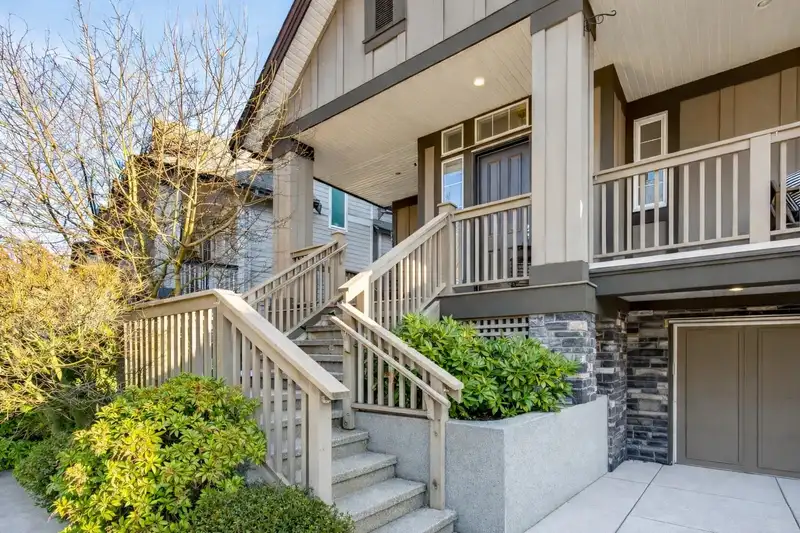 16088 28B AVENUE - photo 2 of 40