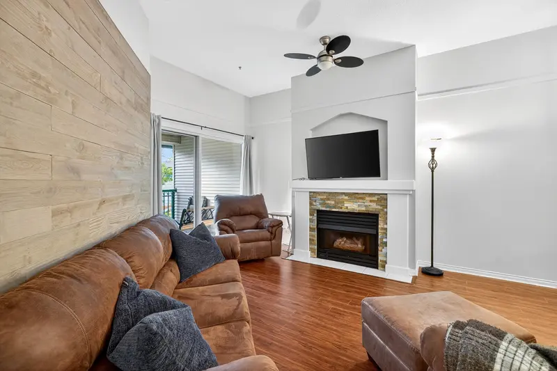 322 19528 FRASER HIGHWAY - photo 3 of 25