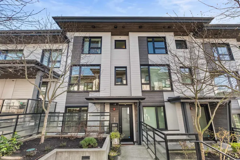 33 528 E 2ND STREET - photo 2 of 25