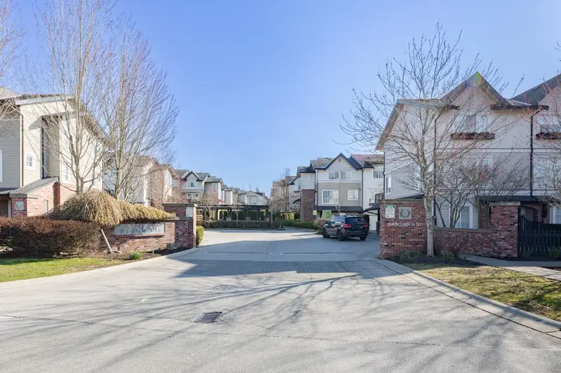 136 2450 161A STREET - photo 1 of 6