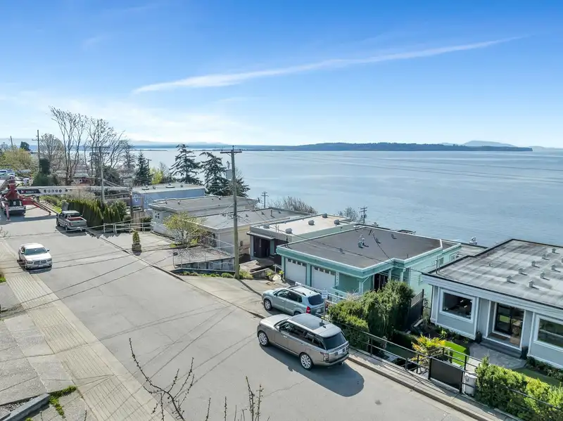 15161 VICTORIA AVENUE - photo 4 of 17