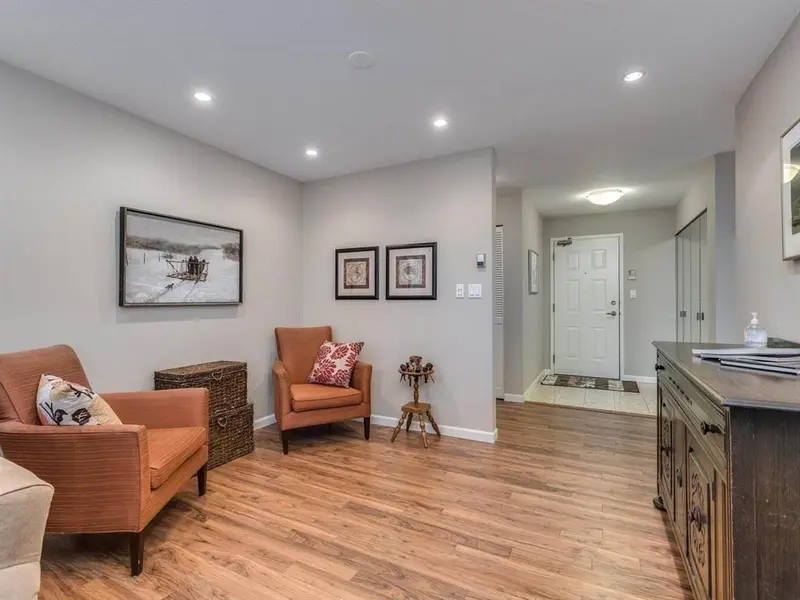 304 1675 AUGUSTA AVENUE - photo 3 of 23