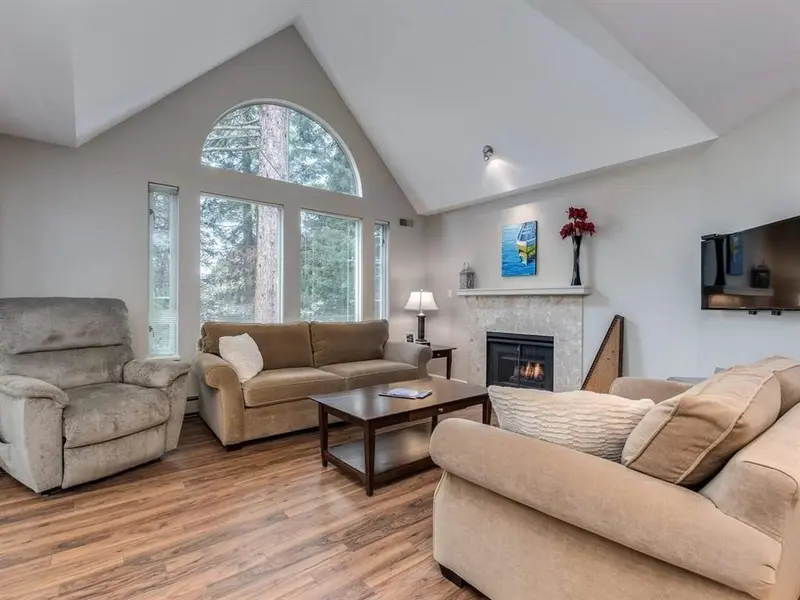 304 1675 AUGUSTA AVENUE - photo 4 of 23