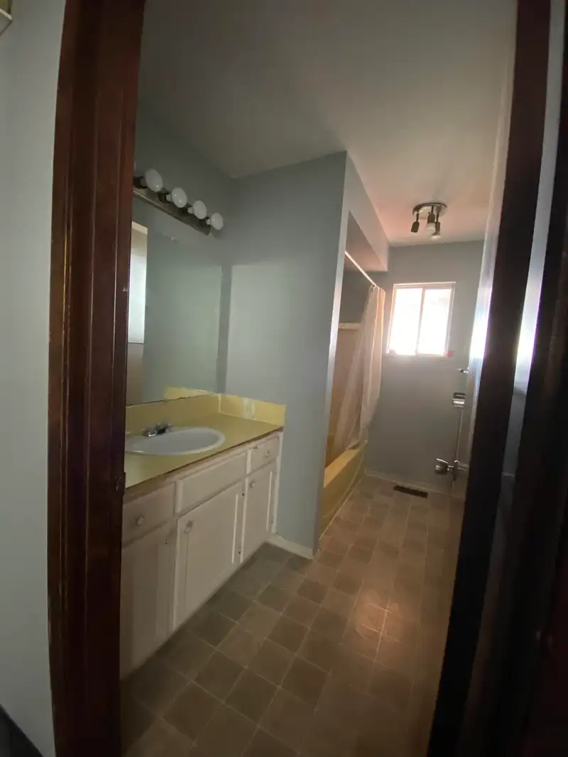 15855 VINE AVENUE - photo 3 of 19