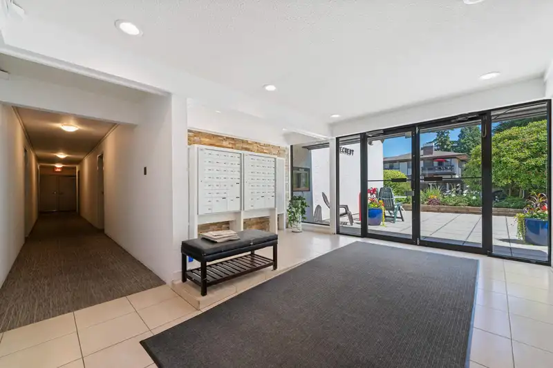 102 1561 VIDAL STREET - photo 2 of 38