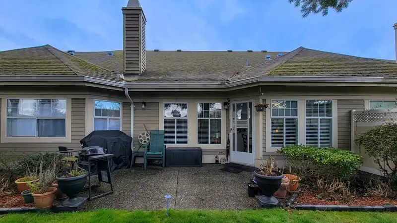 19 15677 24 AVENUE - photo 2 of 19