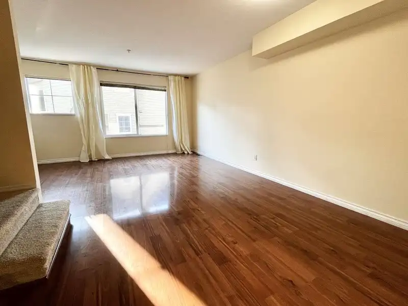 5 15355 26 AVENUE - photo 4 of 20