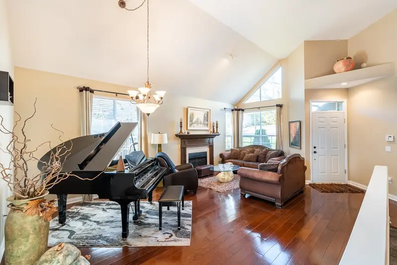 116 1465 PARKWAY BOULEVARD - photo 4 of 25