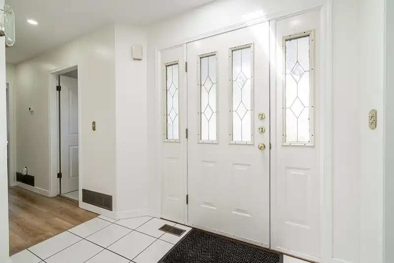 16158 16A AVENUE - photo 3 of 16