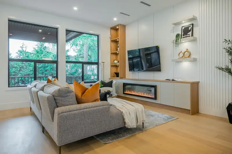 15648 23A AVENUE - photo 4 of 40