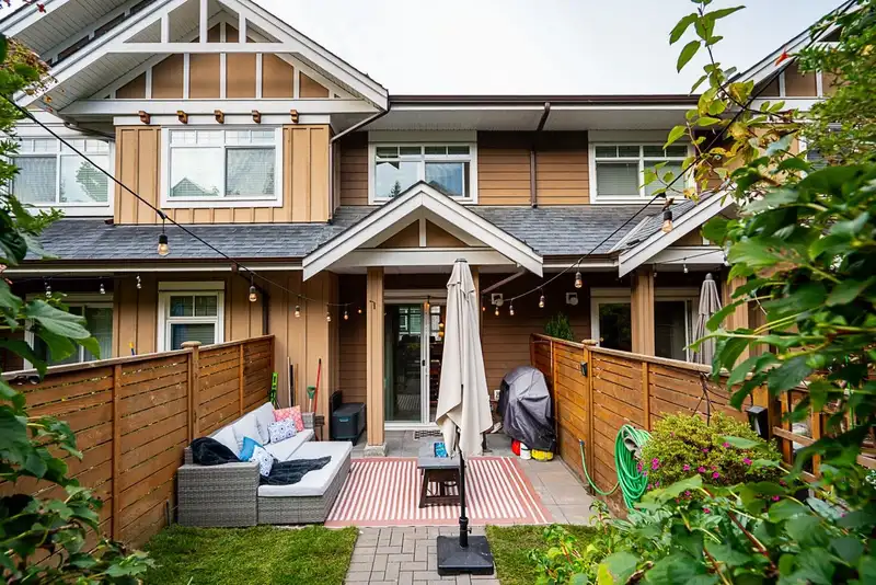 83 2979 156 STREET - photo 1 of 33