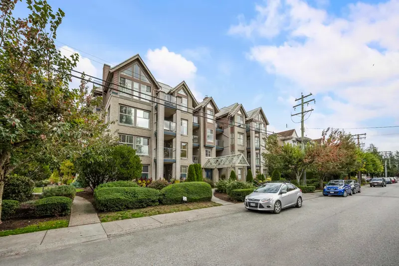 302 20237 54 AVENUE - photo 2 of 25