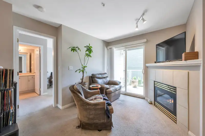 207 1280 MERKLIN STREET - photo 4 of 28