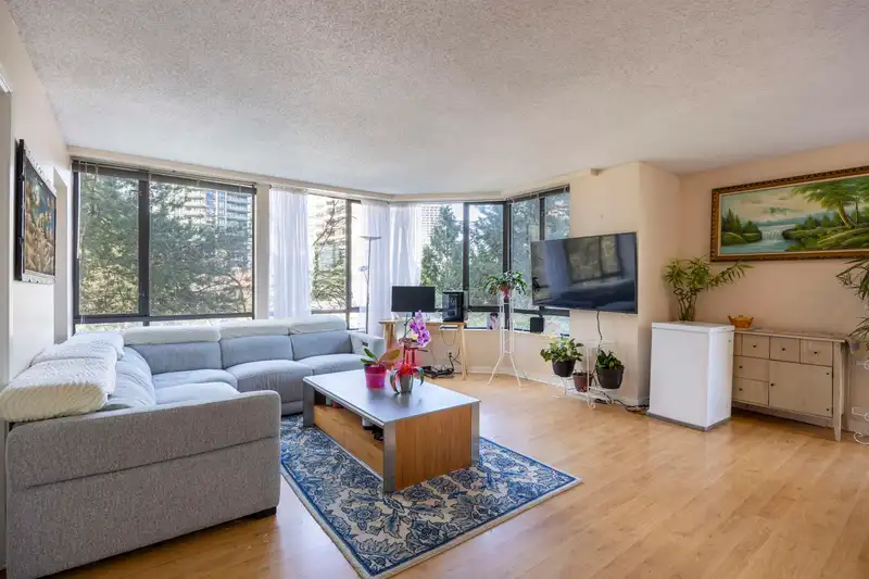 502 6282 KATHLEEN AVENUE - photo 4 of 18