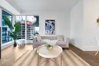 704 1500 MARTIN STREET - thumbnail 2