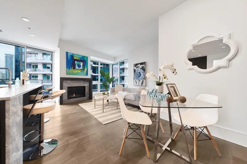 704 1500 MARTIN STREET - photo 4 of 30
