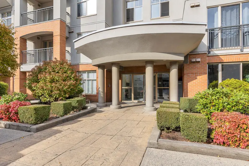 216 33546 HOLLAND AVENUE - photo 3 of 25