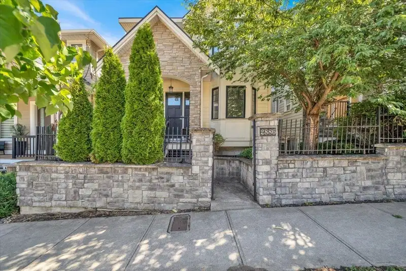 2886 160 STREET - photo 1 of 25
