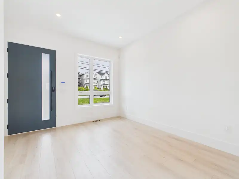 16730 16 AVENUE - photo 4 of 40