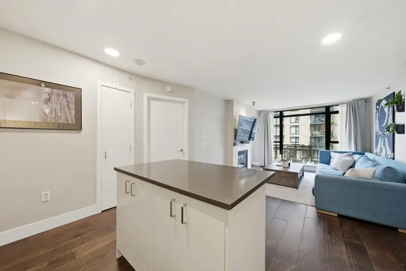 405 155 W 1ST STREET - photo 4 of 25