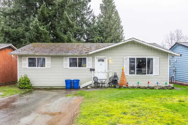 32774 BADGER AVENUE - photo 2 of 25