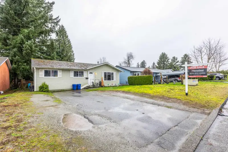 32774 BADGER AVENUE - photo 3 of 25