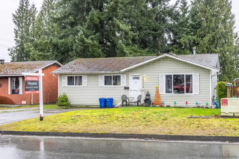 32774 BADGER AVENUE - photo 4 of 25