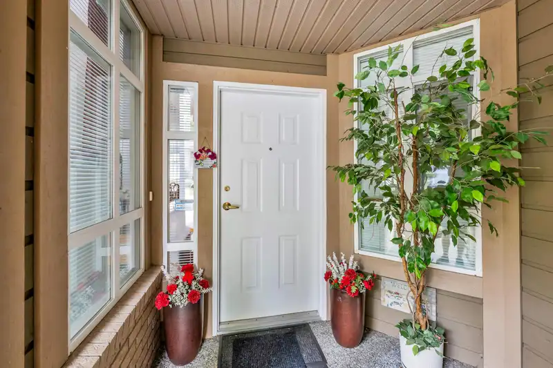 7 15168 22 AVENUE - photo 4 of 36