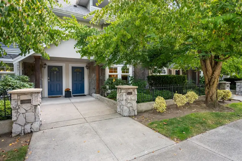 11 15432 16A AVENUE - photo 2 of 25