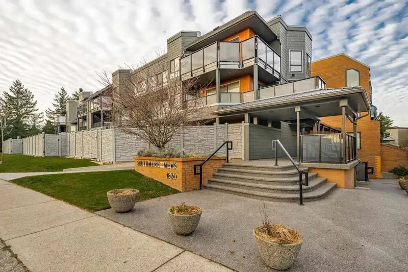109 1830 E SOUTHMERE CRESCENT - photo 1 of 36