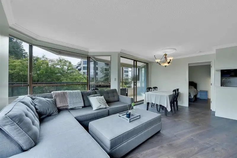 309 15111 RUSSELL AVENUE - photo 1 of 34