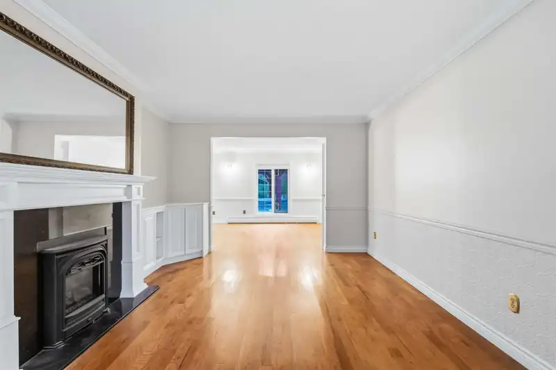 17283 20 AVENUE - photo 4 of 39